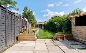 Exclusive Deals L Last-Minute Specials L Townhouse With Sleeps 6 L Braunstone Town , Leicester L By Zen Nights Short Lets & Serviced Accommodations