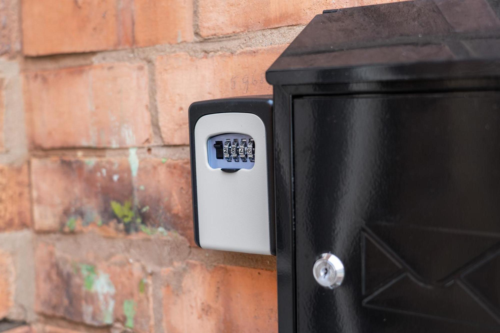 Exclusive Deals L Last-Minute Reserve L Townhouse With Sleeps 6 L Braunstone Town , Leicester L By Zen Nights Short Lets & Serviced Accommodations Exterior photo